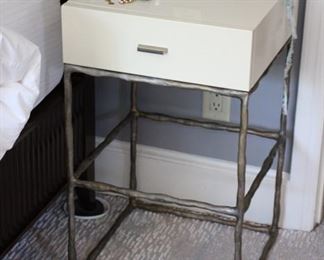 Par white lacquer & metal end table / night stands
