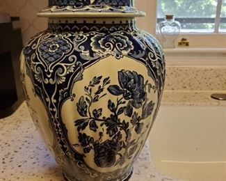 Delft vase