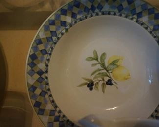 12 Royal Doulton "Camira" Dinner Plates