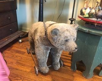 Steiff growling bear pull toy in excellent condition