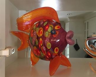 Big Beautiful Murano Glass fish, so vibrant & well done! This pet's perfect; it doesn't even need an aquarium...but sure would look cool in one!