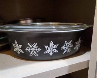 Pyrex Casserole with glass lid