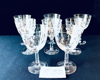 8 wine glasses 6”t 
Set $48