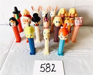 Lot of 17 vintage Pez dispensers
( witch has a broken foot) 4 to 5 inches tall $47