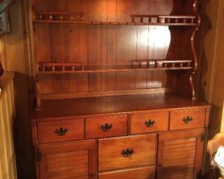 American Colonial style hutch 