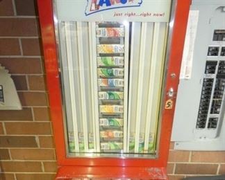 VIEW 2 TOP SIDE UNUSUAL SIZE LANCE 