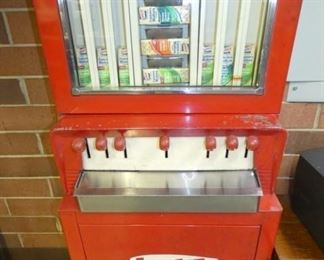 VIEW 3 BOTTOM  5 CENT LANCE VENDO 