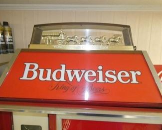 BUDWEISER POOL TABLE LIGHT W/CLYDESDALE 