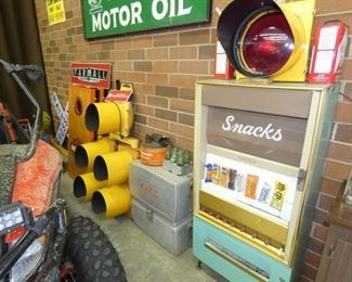 5 WAY STOPLIGHT-SNACK VENDING MACHINE 