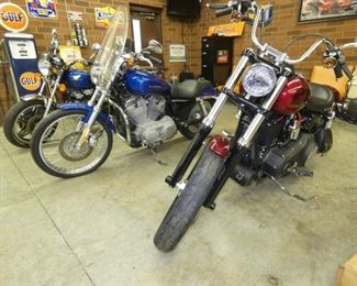 GROUP PHOTO HONDA/HARLEY MOTORCYCLES 