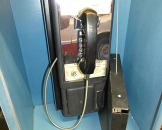 VIEW 3 CLOSE UP W/FUNCTIONAL PHONE 