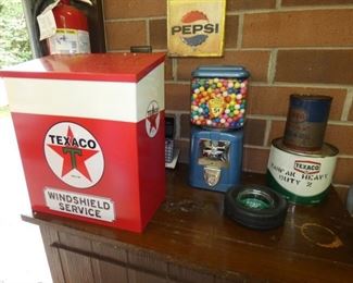 ACORN GUM MACHINE & TEXACO WIPER 