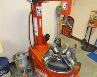 ACCU TURN TIRE MACHINE 