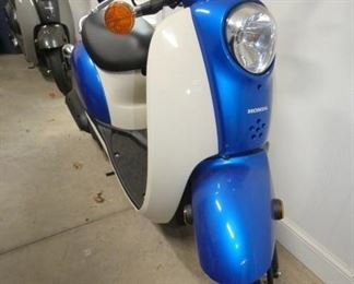 VIEW 3 HONDA METROPOLITAN SCOOTER 