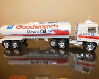 NYLINT 24IN. GOODWRENCH TRUCK 