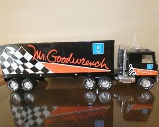 NYLINT 24IN. GOODWRENCH TRUCK 