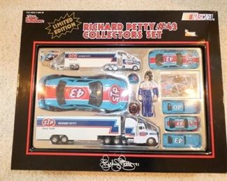 #43 RICHARD PETTY TOY COLLECTION 