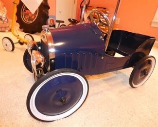 VIEW 2 CLOSE UP PEDAL CAR 