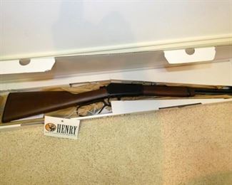 NIB HENRY LARGE LOOP W/BOX 