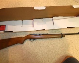 NIB RUGER 10-22 W//BOX 