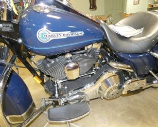 VIEW 7 HARLEY DAVIDSON ROAD KING  
