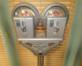 VIEW 2 CLOSE UP PARKING METER 