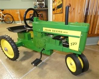 VIEW 2 John Deere 720 PEDAL TRACTOR 