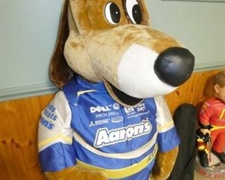 VIEW 2 CLOSE ARRONS 5FT. DOG 