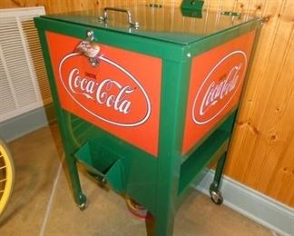 VIEW 2 COKE LIFT TOP ICE CHEST 