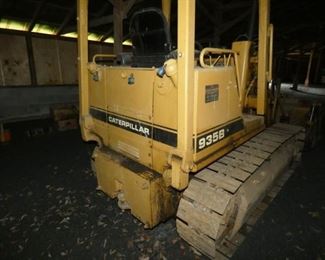 VIEW 13 CATERPILLAR 935B 