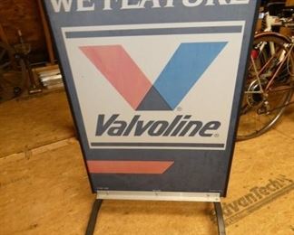 VIEW 2 OTHERSIDE VALVOLINE SIDEWALK 
