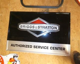 VIEW 2 CLOSE UP EMB. BRIGGS & STRATTON 