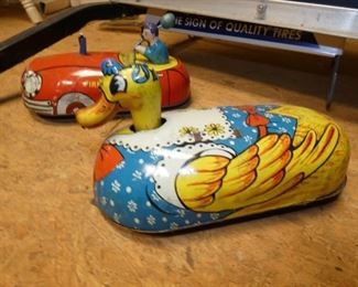 VIEW 2 SUPERIOR TOYS FRICTION DUCK 