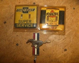 MUSTANG EMBLEM & LIGHT COVERS 