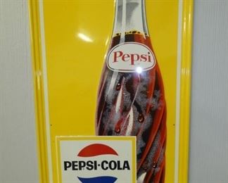 VIEW 2 CLOSE UP 1969 EMB. PEPSI 