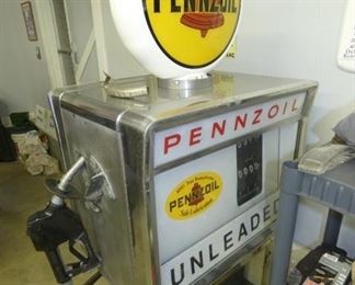 VIEW 4 CLOSE UP OTHERSIDE PENNZOIL PUMP 