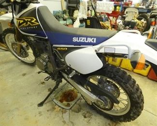 VIEW 4 OTHERSIDE SUZUKI 650 DIRT BIKE 