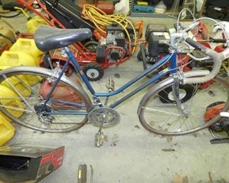 SCHWINN 10-SPEED BICYCLE 