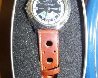 VIEW 2 CLOSE UP FORD MUSTANG WATCH