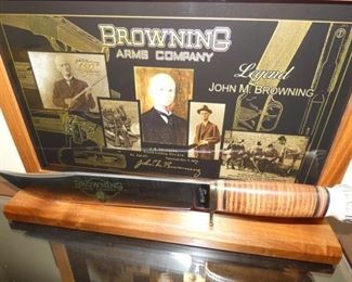 VIEW 2 BROWNING KNIFE W/DISPLAY 