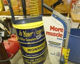 MONROE SHOCK STORE MECHANICAL DISPLAY 