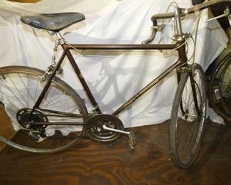 SCHWINN CONTINENTAL MENS BIKE 
