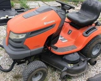 Husqvarna 23HP, 48" only 302 hours, w/bagger!