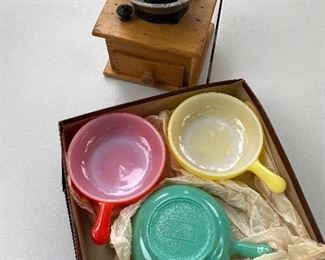 Cute GlassBake set, coffee grinder