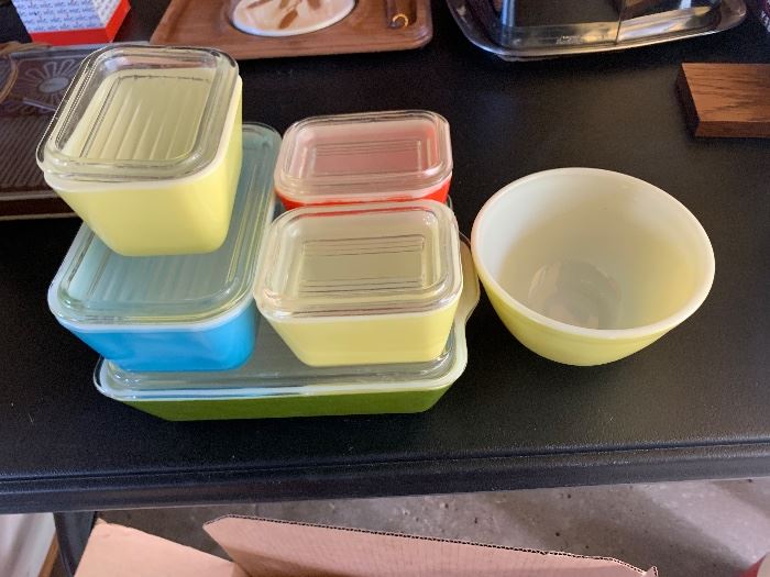 Primary color vintage refrigerator dishes.
With lids! Was $38 now only $16 for all