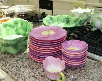VIETRI Italy FOGLIA GREEN CABBAGE LEAF SERVING BOWL   Majolica Hand Painted  Purple Flower Plates & Bowls 