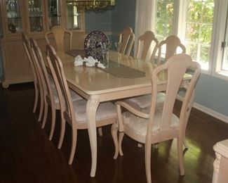 NATIONAL MT. AIRY DINING  TABLE AND CHINA HUTCH