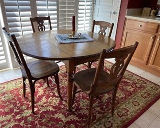 Adorable vintage/antique kitchen table with 4 chairs