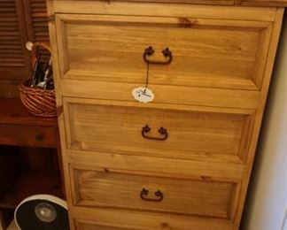 chest of drawers, stock pot