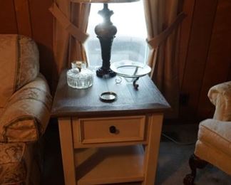 end table with lamps